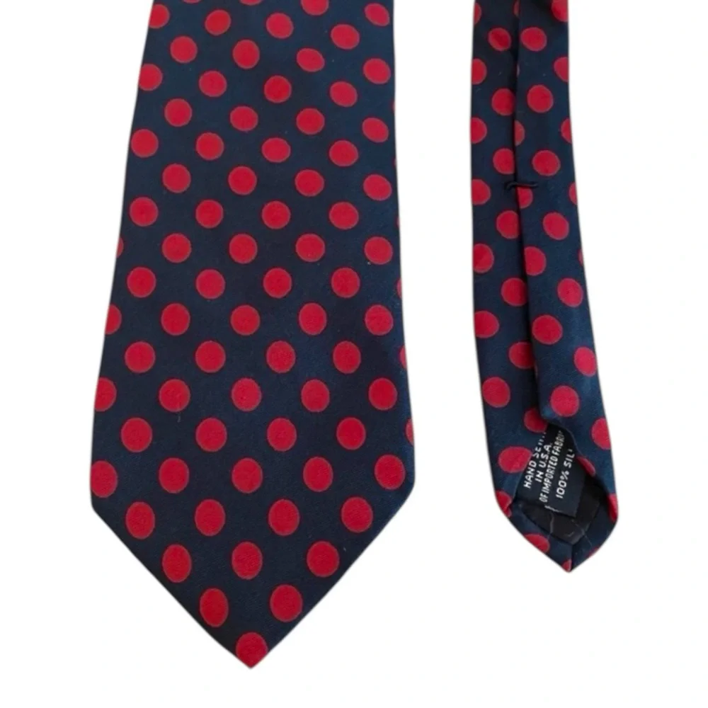 LANDS’ END 100% Silk Merchant Polka Dot Tie in Navy/Hot Pink 56”L x 3.5”W